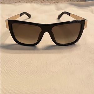 Black Gucci sunglasses